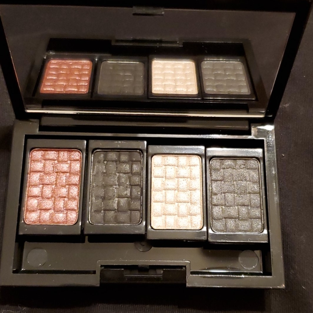 Eyeshadow quad palette with free insert.